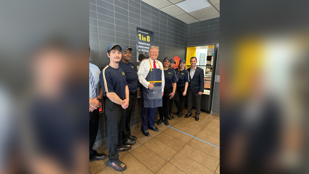 Donald Trump Smiles With Mcdonalds Staff Before Working As A Fry Cook.png