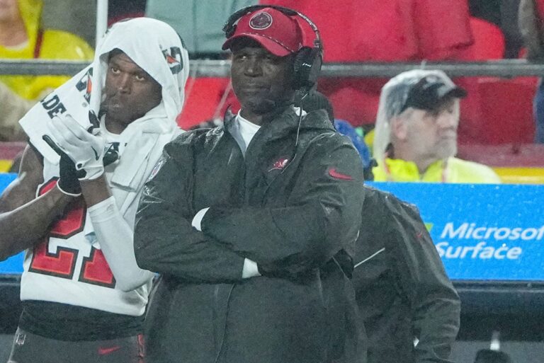 Bowles Todd Bucs Chiefs Rain.jpg