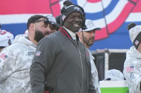 Bowles Todd Bucs Giants Smile.jpg