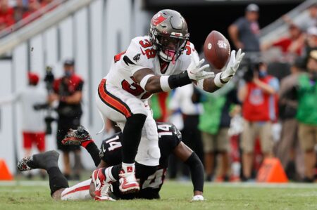 Edwards Mike Bucs Falcons First Pick Six.jpg