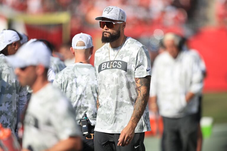 Evans Mike Bucs 49ers Sidelines.jpg