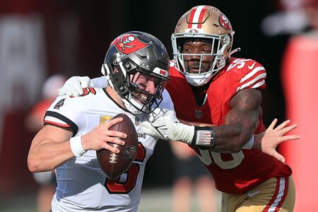 Mayfield Baker Bucs 49ers Escape Grasp.jpg