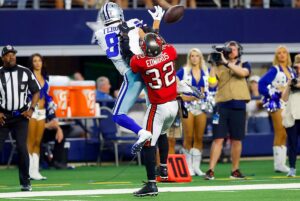 Edwards Mike Bucs Cowboys Pbu.jpg