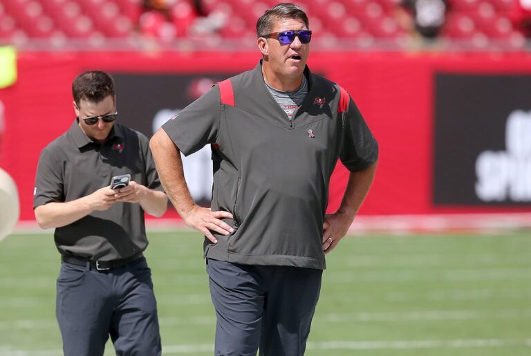 Licht Jason Mike Greenberg Bucs Sidelines.jpg