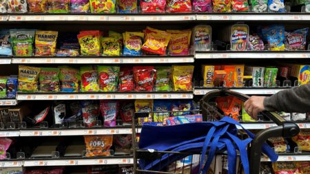 108135008 17453511712025 04 22t185944z 2040121597 rc253eanso6a rtrmadp 0 usa trump fda dyes.jpeg