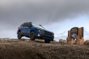 2026 subaru outback wilderness 01 mid.jpg