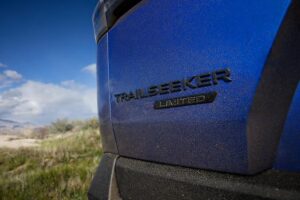 2026 subaru trailseeker 4 mid1.jpg