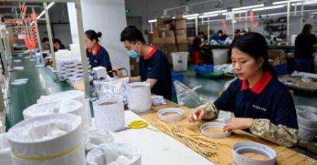 China us economy tariff trade 084306 5139654 20250418173017.jpg