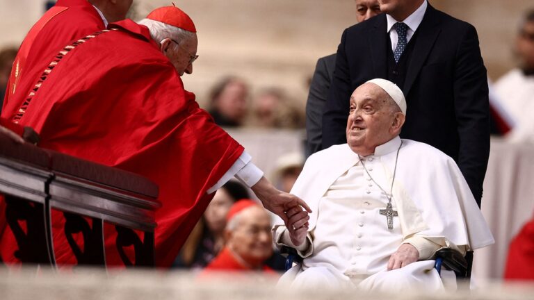 Pope francis palm sunday 1.jpg